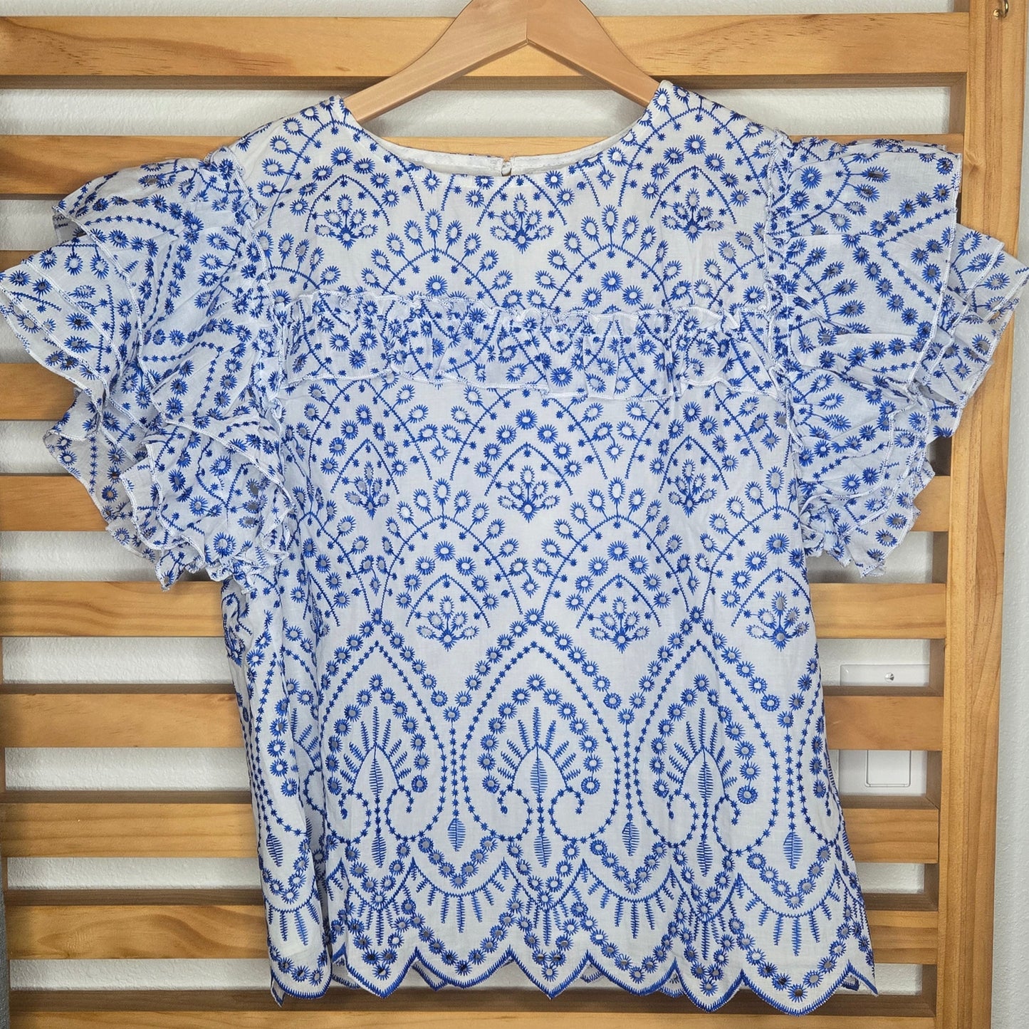 #BohoStyle #EmbroideredTop #EyeletBlouse #RuffleSleeves #ChicAndFeminine #ScallopedHem #BlueAndWhite #TimelessFashion #EffortlessStyle #BohoChic #eyelet #amarylisvipboutique