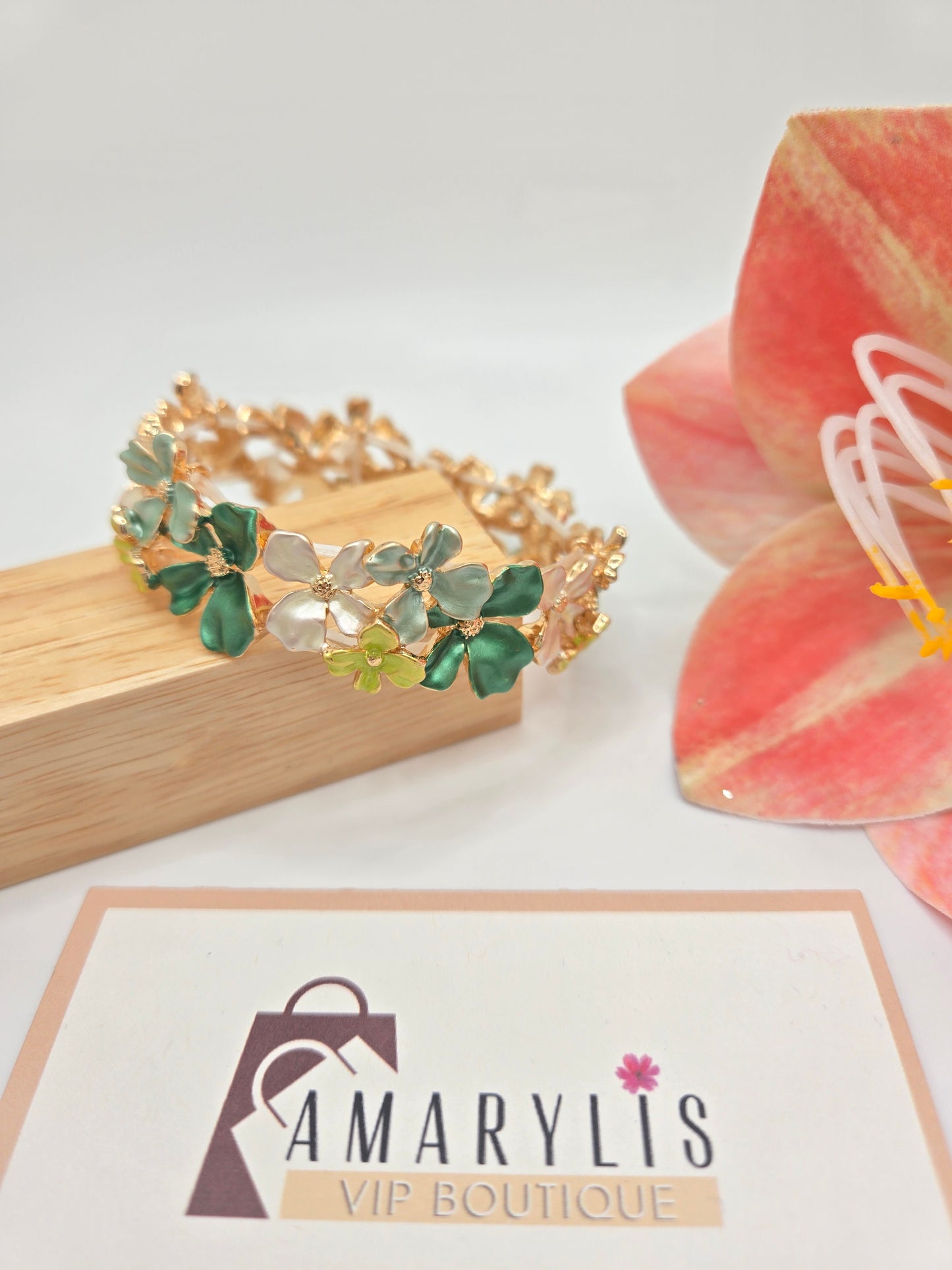 vintage gold bracelet, floral stretch bracelet, green floral jewelry, elastic wrist bracelet, non-slip bracelets, boho jewelry, gold and green accessories, stretchy bracelets for women, boho chic bracelet, vintage-inspired jewelry.