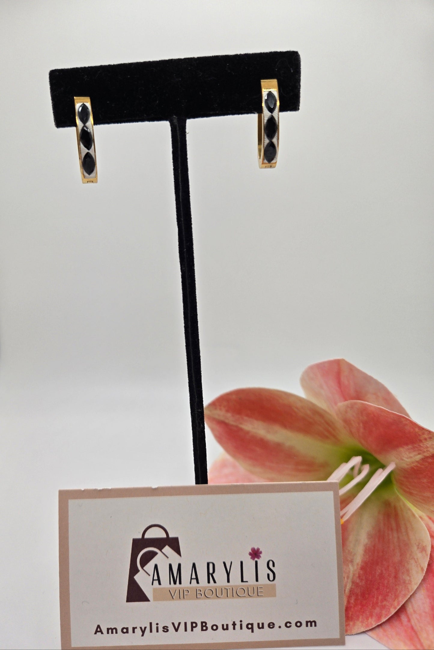 #GoldHuggieEarrings #MinimalistJewelry #BlackAndGoldEarrings #TimelessAccessories #EverydayJewelry #ChicStyle #AmarylisVIPBoutique #ModernLook