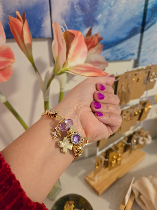 bracelet, adjustable bracelet, lilac bracelet, charm bracelet, stylish accessory, fashion jewelry, elegant bracelet, lilac tones, women’s jewelry, trendy bracelet, gift idea, adjustable charm bracelet