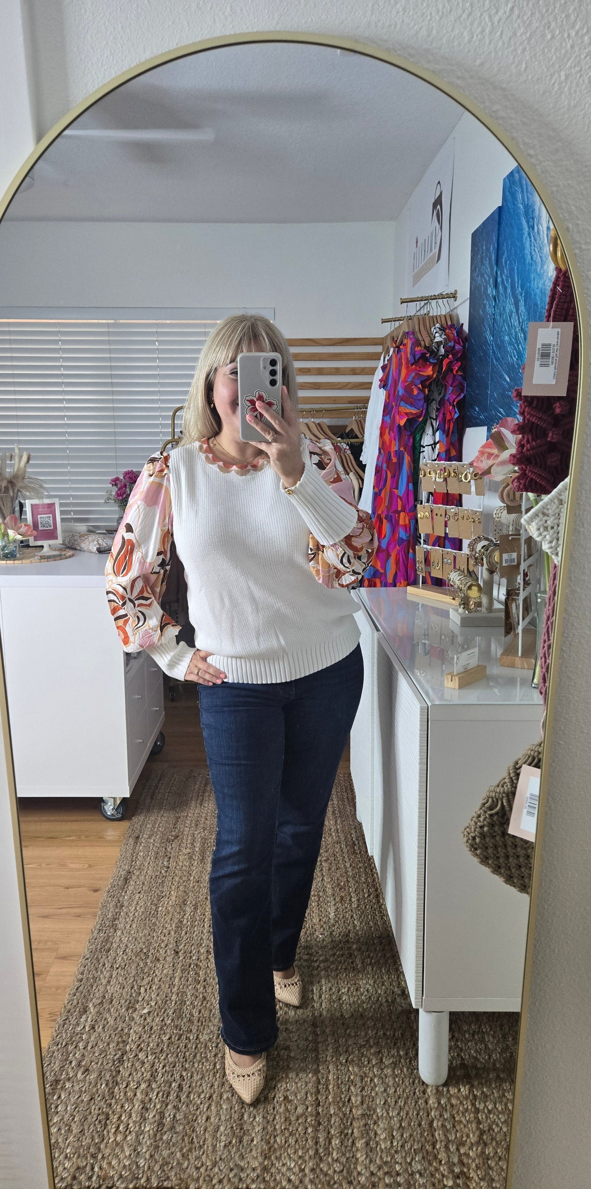 #LanternSleeves #ChicSweater #BohoStyle #CozyVibes #FallFashion #BohoChic #ElegantStyle #FashionInspo #SweaterWeather #StatementSleeves #FeminineFashion #CasualChic #EffortlessStyle #amarylisvipboutique