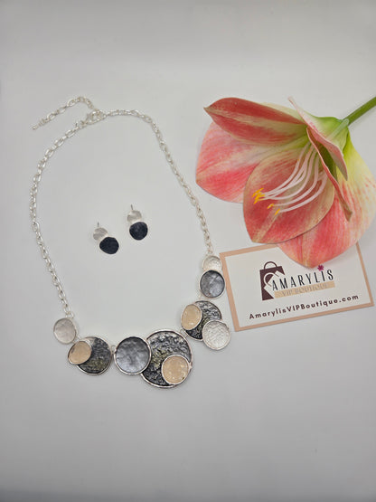 JewelrySet #CircleJewelry #SilverToneAccessories #ModernJewelry #GrayAndWhiteTones #MinimalistStyle #ElegantJewelry #TimelessDesign #NecklaceAndEarrings #BohoChicAccessories #EverydayGlam #SophisticatedStyle