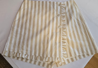 tan white skort, ruffle skort, high rise skort, striped skort, boho skort, summer skort, cute skort outfit, neutral tones, feminine skort, front slit skort