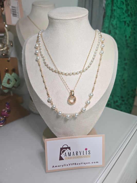 pearl necklace, layered necklace, chain link jewelry, modern feminine style, statement necklace, boho chic accessories, gift for her