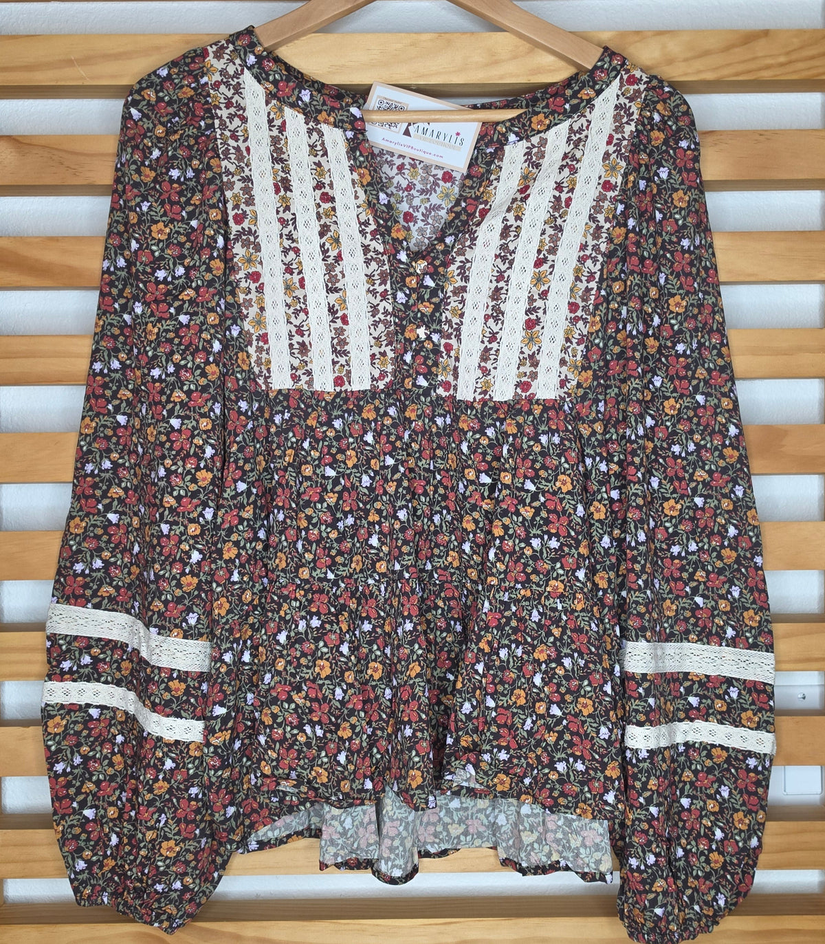 Women's floral print peplum blouse with lace accents on the front and sleeves and voluminous balloon sleeves in autumn colors