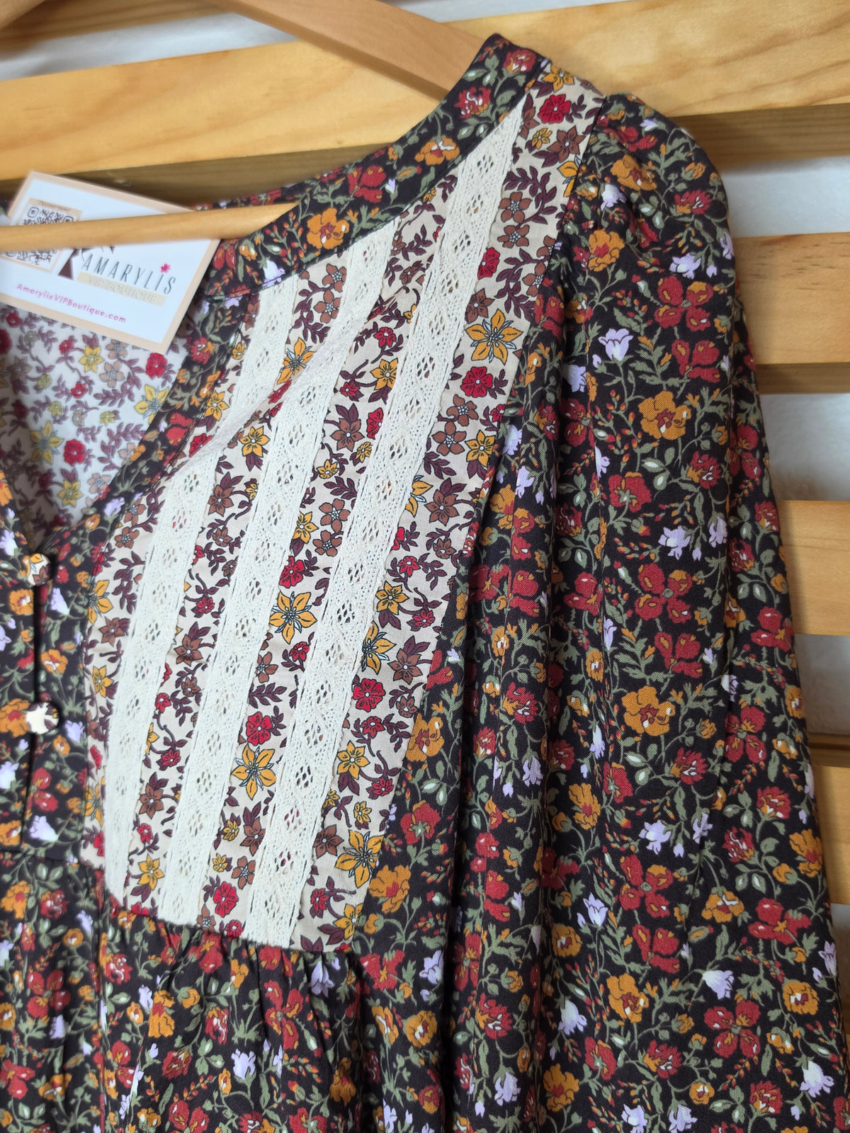 Women's floral print peplum blouse with lace accents on the front and sleeves and voluminous balloon sleeves in autumn colors
