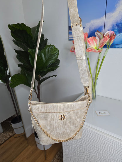 bucket bag, vegan leather, convertible bag, two straps, everyday purse, crossbody, gold chain strap, boho chic, roomy handbag, modern classic,amarylis vip boutique, caroline hill