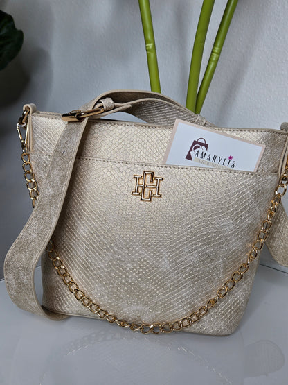 bucket bag, vegan leather, convertible bag, two straps, everyday purse, crossbody, gold chain strap, boho chic, roomy handbag, modern classic,amarylis vip boutique, caroline hill