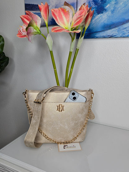 bucket bag, vegan leather, convertible bag, two straps, everyday purse, crossbody, gold chain strap, boho chic, roomy handbag, modern classic,amarylis vip boutique, caroline hill