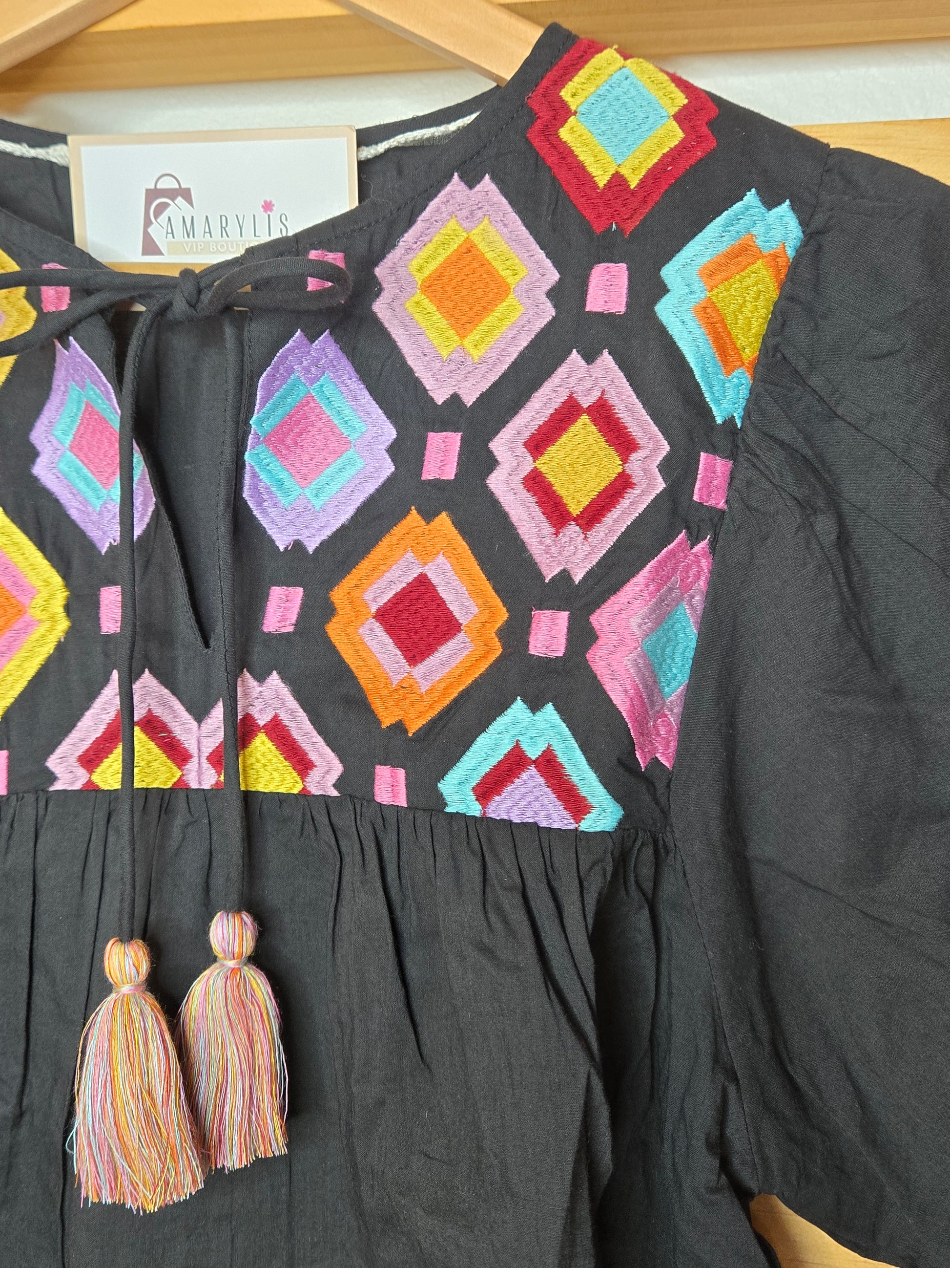 boho top, embroidered blouse, black blouse, puff sleeve top, boho chic style, women’s fashion, boutique style