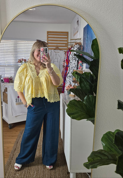 #BohoStyle, #FeminineLook, #EyeletDetail, #LightAndBreezy, #SummerTop, #EverydayStyle, #RomanticVibes, #EffortlessStyle, #ChicAndComfy, #WardrobeStaple, #ConservativeFashion, #BohoChic, #StylishEssentials, #SoftFeminineStyle, #LookDelicado #yellow
