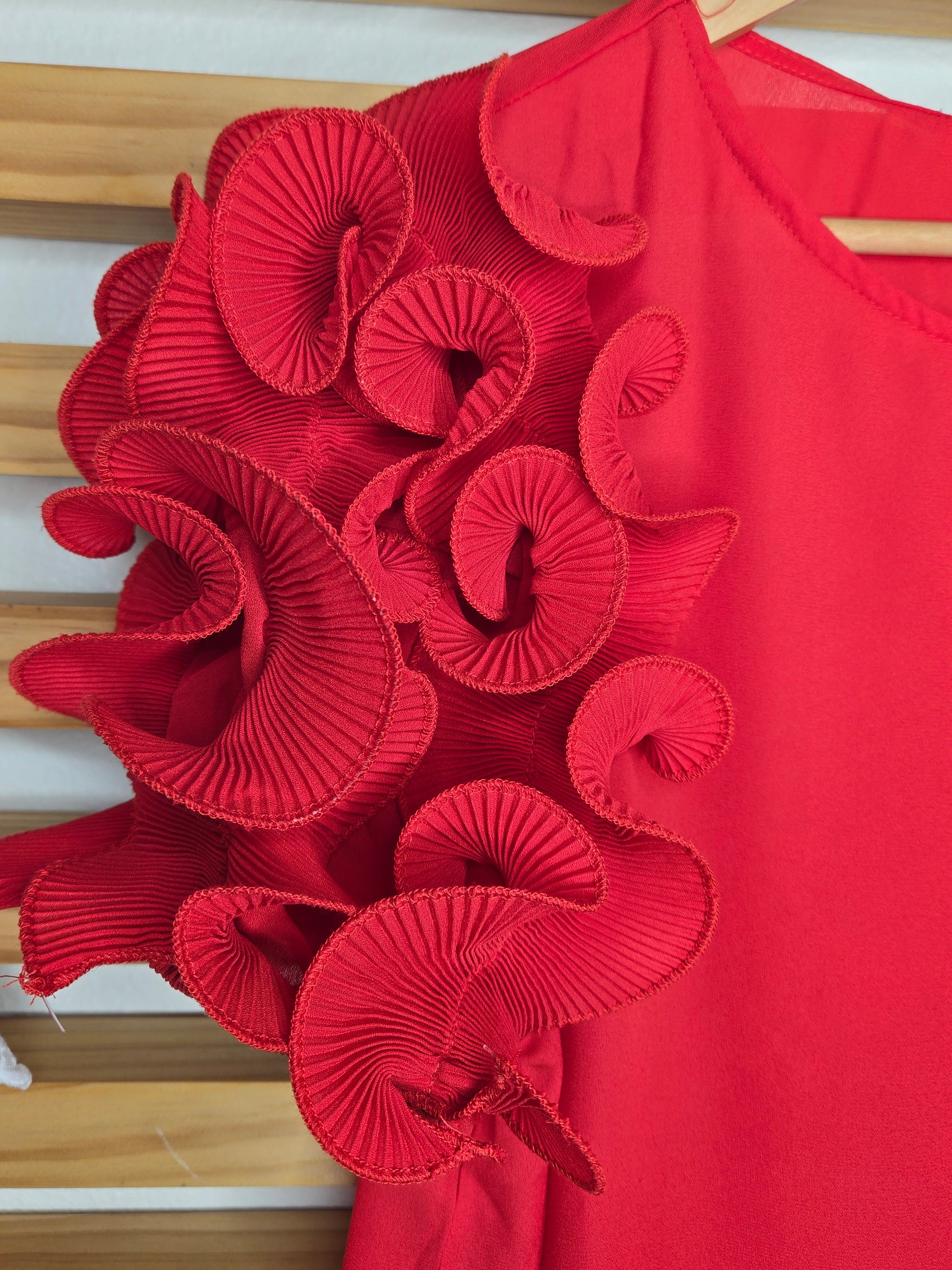 #RedBlouse #PuffSleeves #RuffledNeckline #BohoChic #FeminineFashion #RomanticStyle #BohoVibes #ChicAndClassy #StatementTop #BohoElegance #FashionInspiration #FallFashion #LayeredLooks #ElegantStyle

