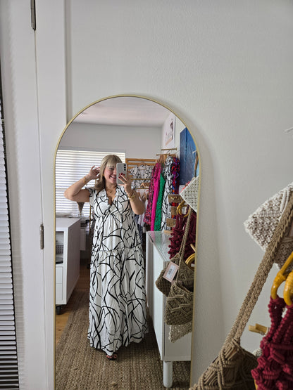 Maxi Dress with Ruffle Trim and Vein-Inspired Abstract Print (black and white)