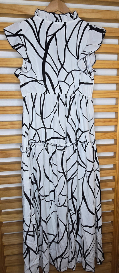 Maxi Dress with Ruffle Trim and Vein-Inspired Abstract Print (black and white)