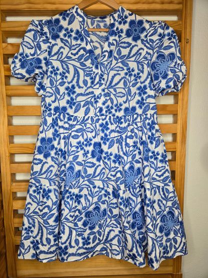 blue dress, floral print, puff sleeve dress, boho chic, casual dress, lined dress, dress with pockets, tiered dress, feminine style, vestido azul, vestido floral, vestido boho, mangas abullonadas, vestido con bolsillos, vestido forrado, vestido en capas, moda femenina, amarylisvipboutique