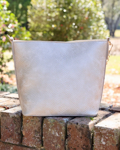 bucket bag, vegan leather, convertible bag, two straps, everyday purse, crossbody, gold chain strap, boho chic, roomy handbag, modern classic, amarylis vip boutique