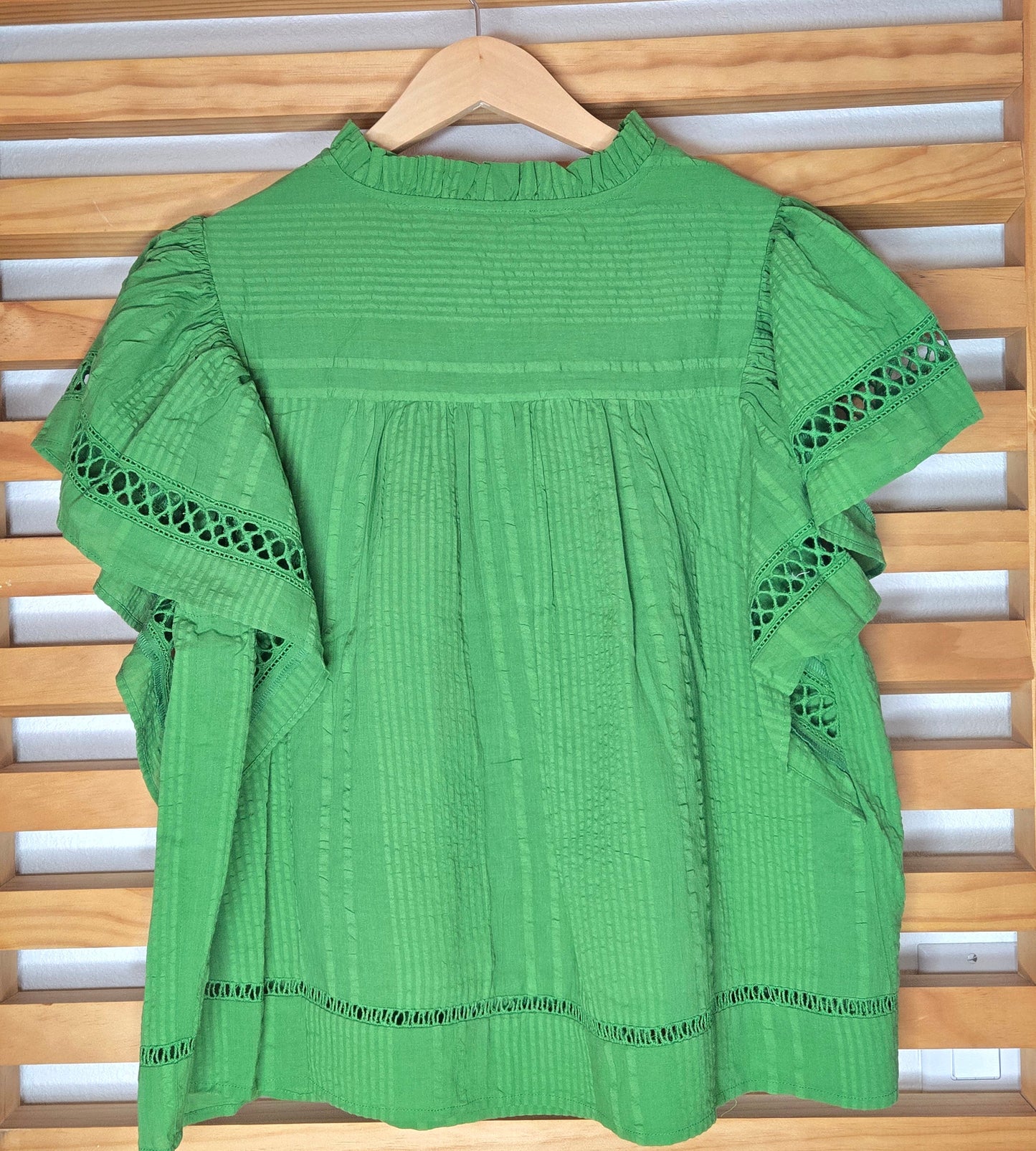 Short Sleeve V-Neck Top with Lace Trim – Green